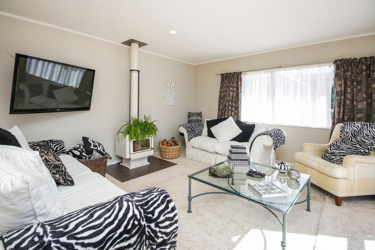 Photo of property in 49 Garton Drive, Massey, Auckland, 0614