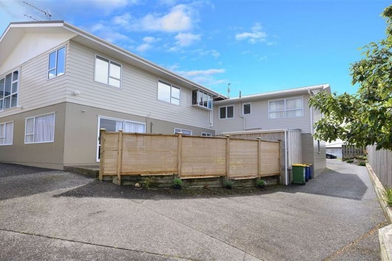 Photo of property in 19 Hauraki Crescent, Pinehill, Auckland, 0632