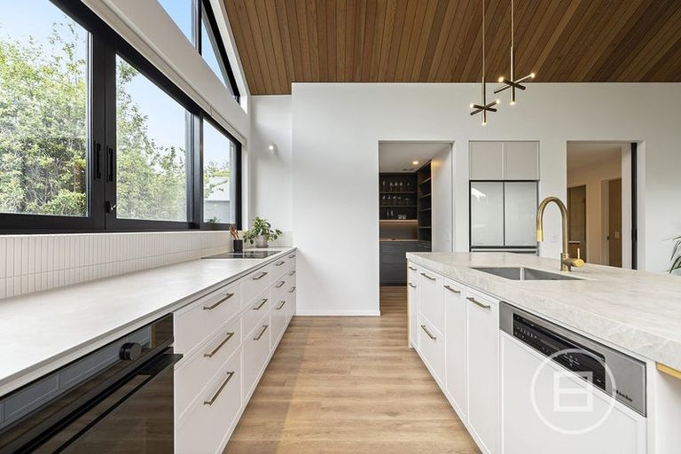 Photo of property in 6 Heuchan Lane, Wanaka, 9305