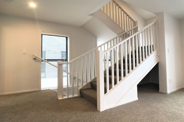 Photo of property in 2/10 Silver Moon Road, Albany Heights, Auckland, 0632