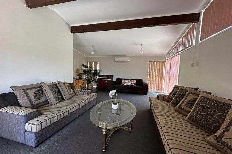 Photo of property in 78 Churton Drive, Churton Park, Wellington, 6037