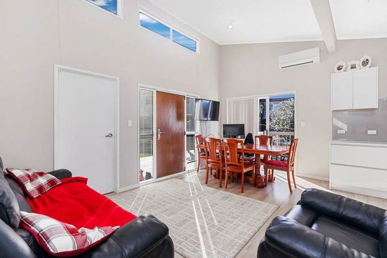 Photo of property in 37a Compton Street, Hillcrest, Auckland, 0627