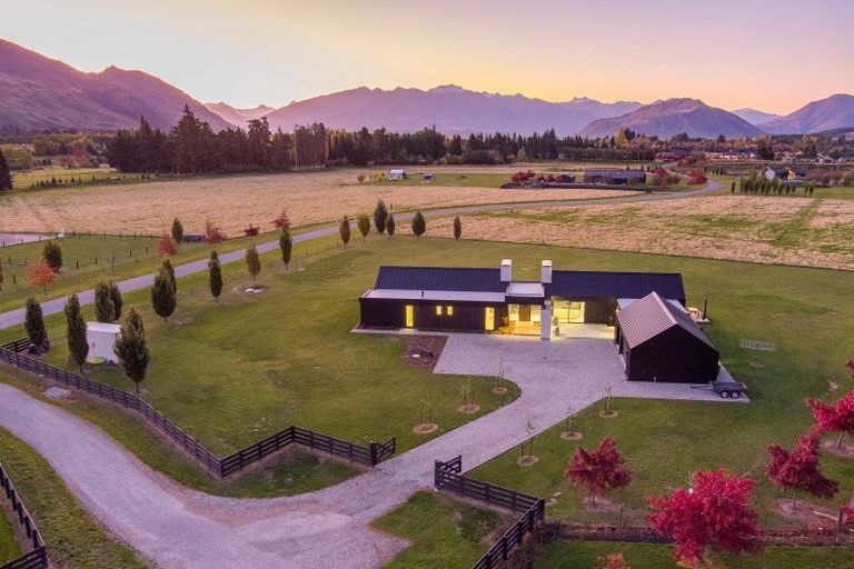 Photo of property in 10 Little Orchard Way, Wanaka, 9382
