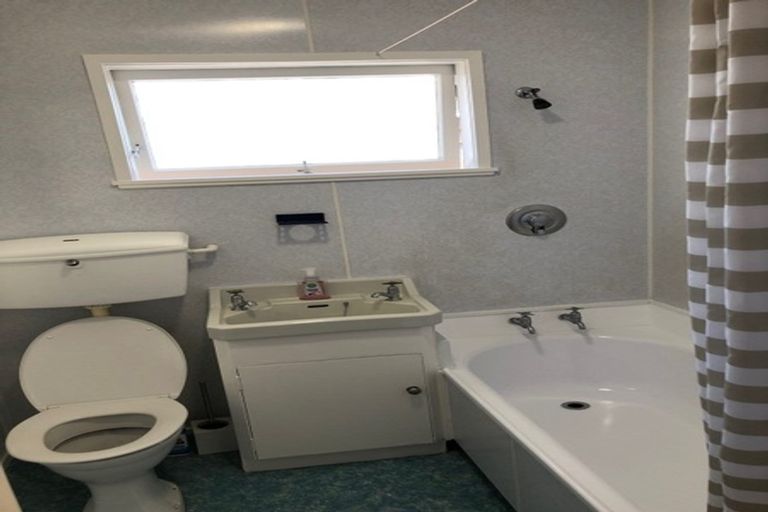 Photo of property in 2/13 Dakota Avenue, Beach Haven, Auckland, 0626