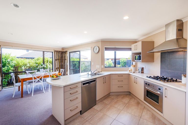Photo of property in 4 Nevada Way, Kelvin Grove, Palmerston North, 4414