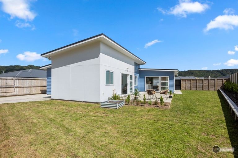 Photo of property in 43 Brian Morgan Terrace, Wainuiomata, Lower Hutt, 5014