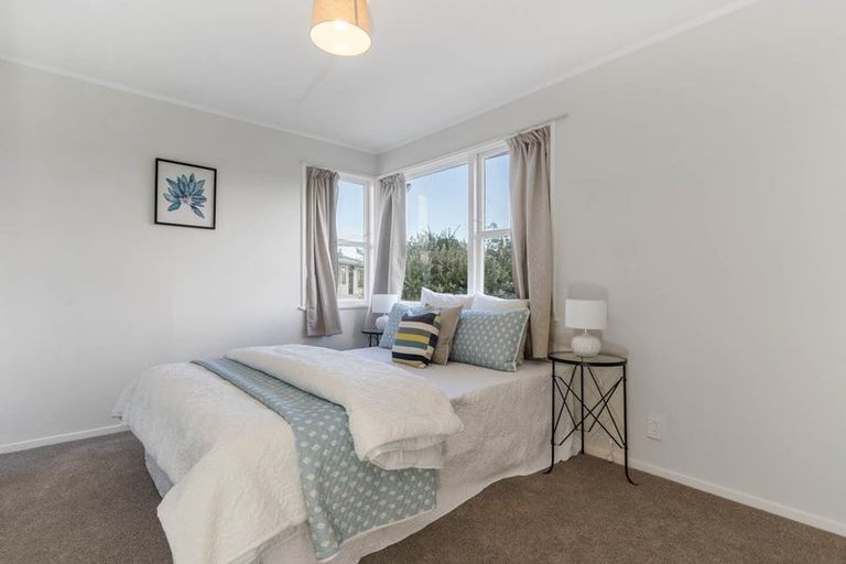 Photo of property in 16 Romney Place, Manurewa, Auckland, 2102