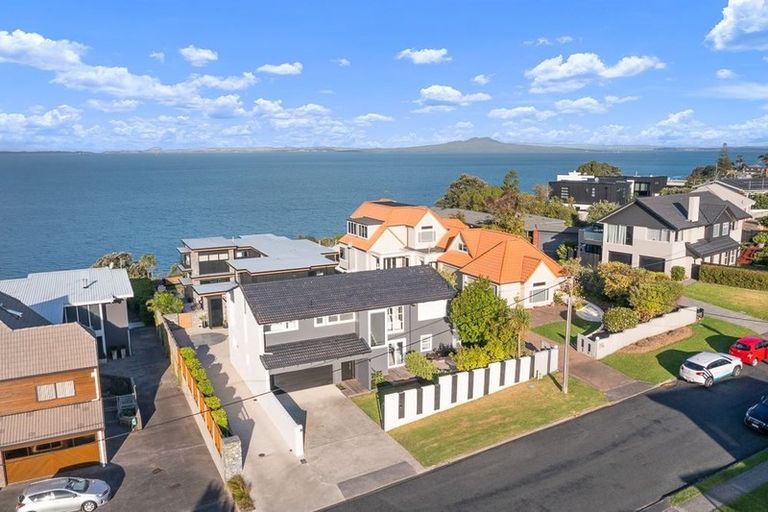 Photo of property in 131 Churchill Road, Rothesay Bay, Auckland, 0630