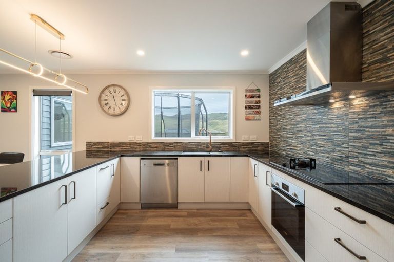 Photo of property in 42 Atherton Terrace, Churton Park, Wellington, 6037