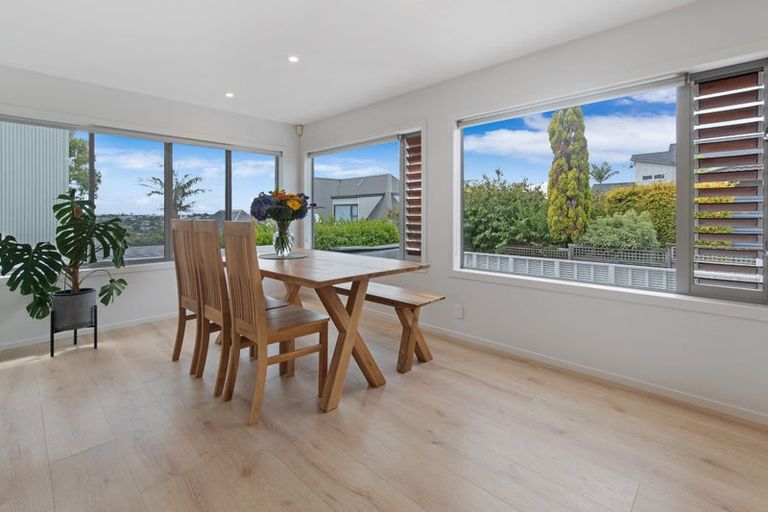 Photo of property in 18 Ridge Road, Waiake, Auckland, 0630