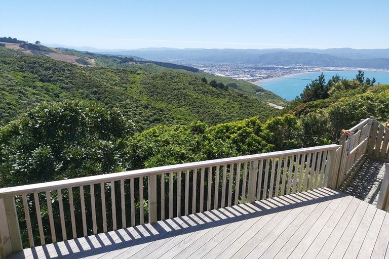 Photo of property in 41a Sunhaven Drive, Newlands, Wellington, 6037