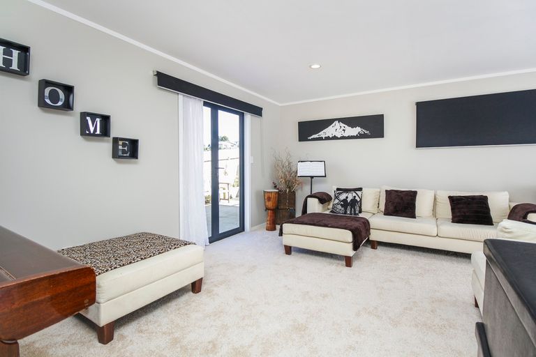 Photo of property in 49 Garton Drive, Massey, Auckland, 0614
