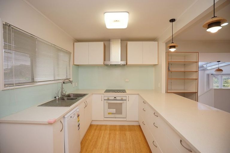 Photo of property in 11 Glenwood Avenue, Birkenhead, Auckland, 0626