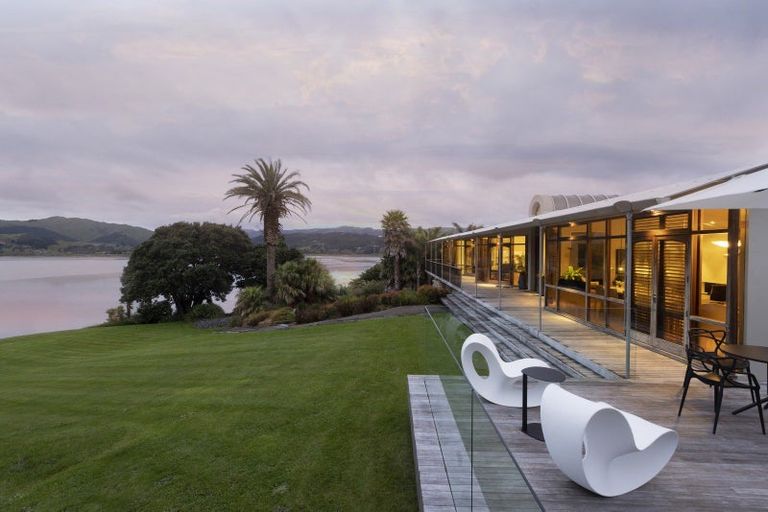 Photo of property in 360 Paremata Road, Whitby, Porirua, 5381