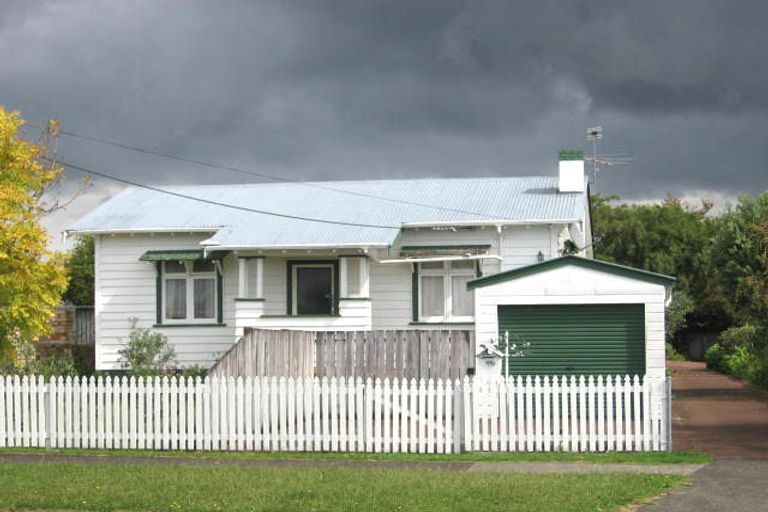 Photo of property in 4 Northall Road, New Lynn, Auckland, 0600