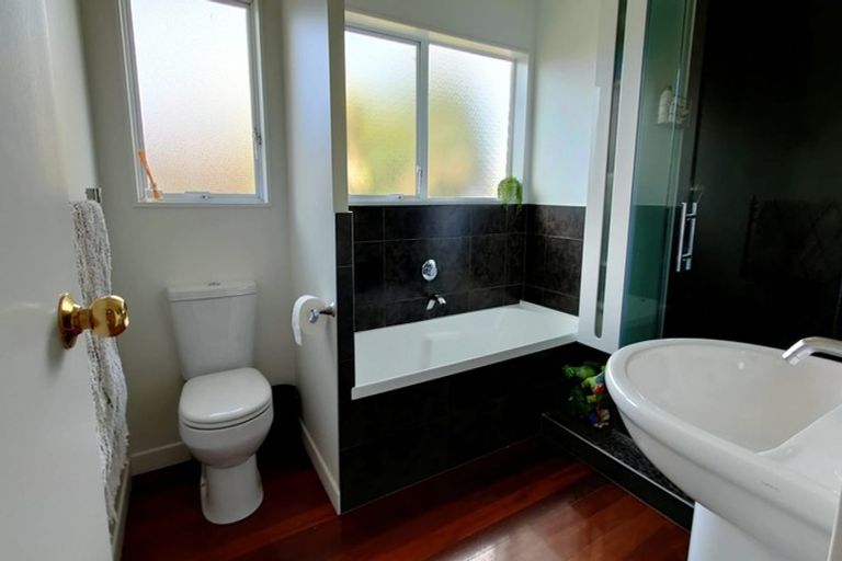 Photo of property in 74 Birdwood Road, Swanson, Auckland, 0612
