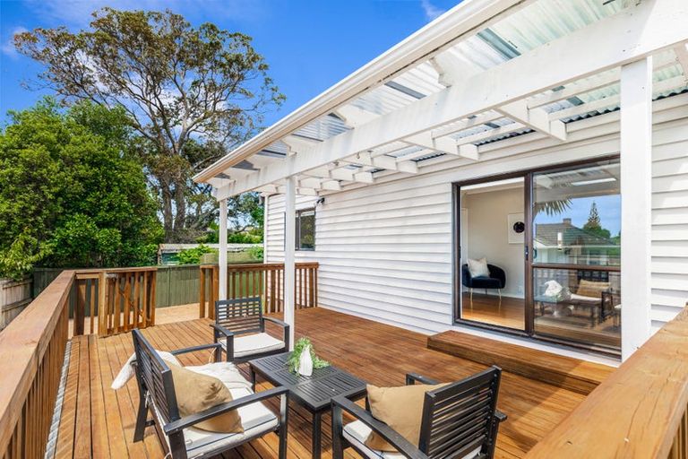 Photo of property in 2/12 Neil Avenue, Te Atatu Peninsula, Auckland, 0610