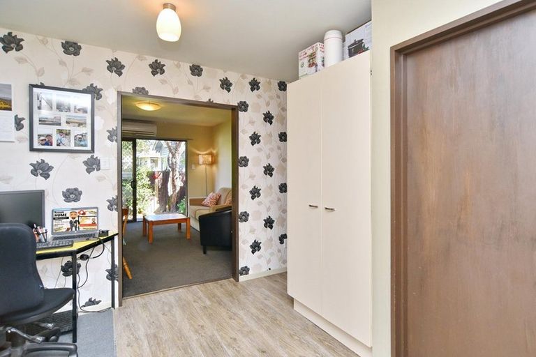 Photo of property in 32 Prestons Road, Redwood, Christchurch, 8051