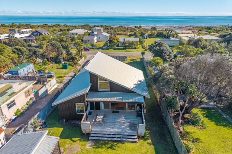 Photo of property in 8 Rodney Avenue, Te Horo Beach, Otaki, 5581