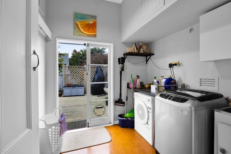 Photo of property in 237 South Road, Hawera, 4610