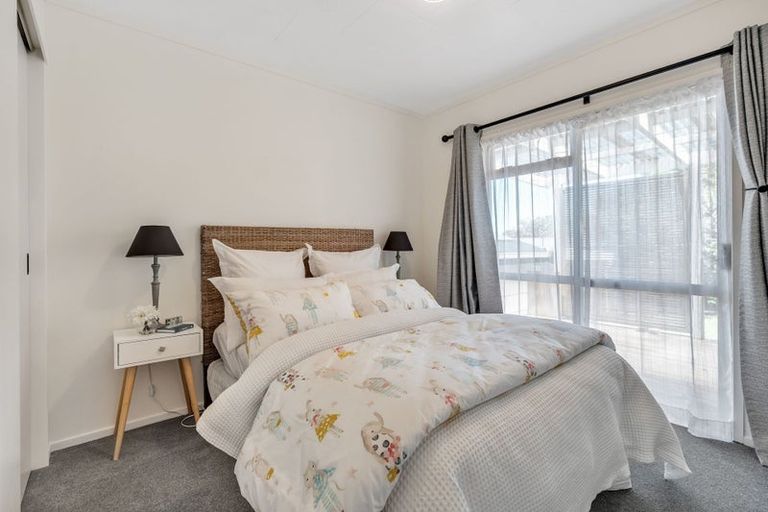 Photo of property in 18 Riverside Drive, Waiuku, 2123