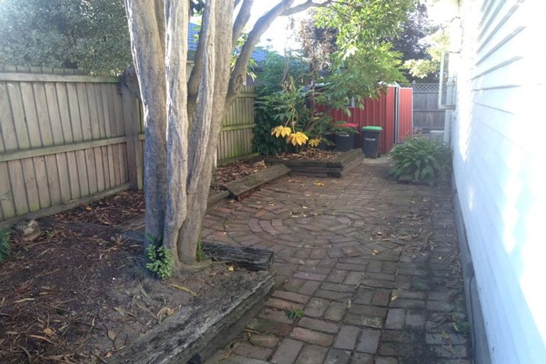 Photo of property in 17 Lyndon Street, Riccarton, Christchurch, 8011