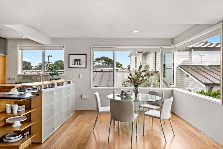 Photo of property in 8a /2 Audrey Road, Takapuna, Auckland, 0620