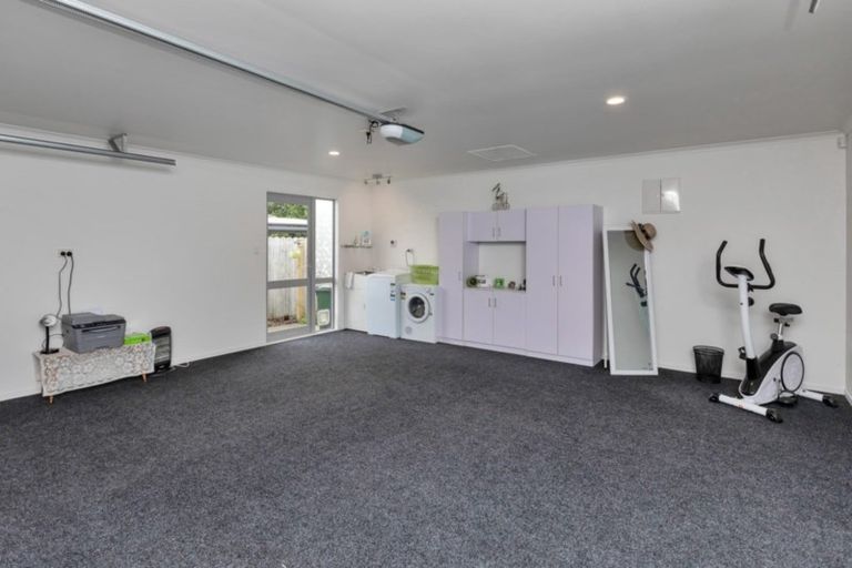 Photo of property in 18 Resolution Place, One Tree Point, 0118