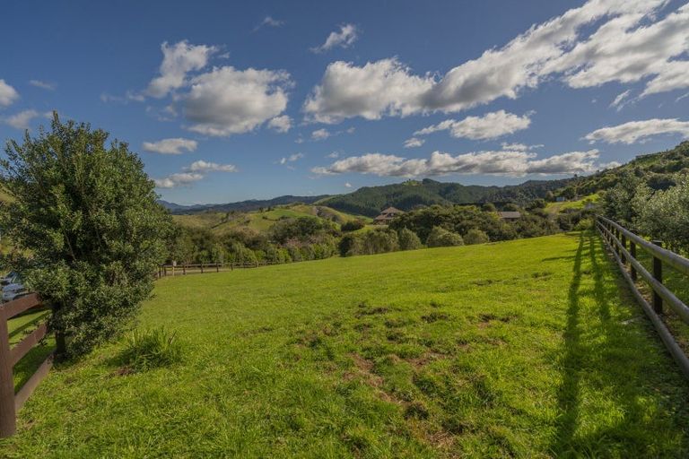 Photo of property in 14 Ohuka Place, Whitianga, 3510