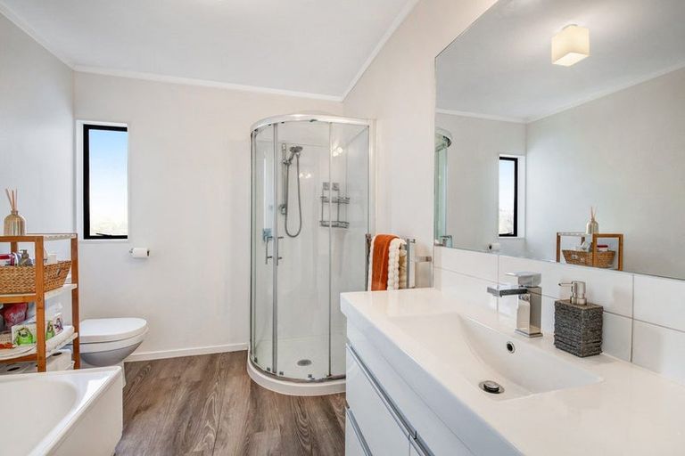 Photo of property in 13 Red Beach Road, Red Beach, 0932