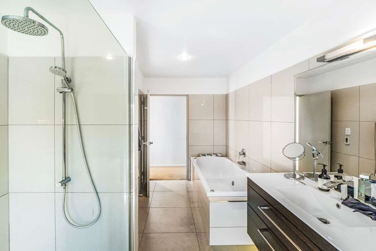 Photo of property in 10 Cadiz Lane, Mount Pleasant, Christchurch, 8081