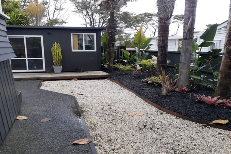 Photo of property in 1/3 Oates Road, Glen Eden, Auckland, 0602