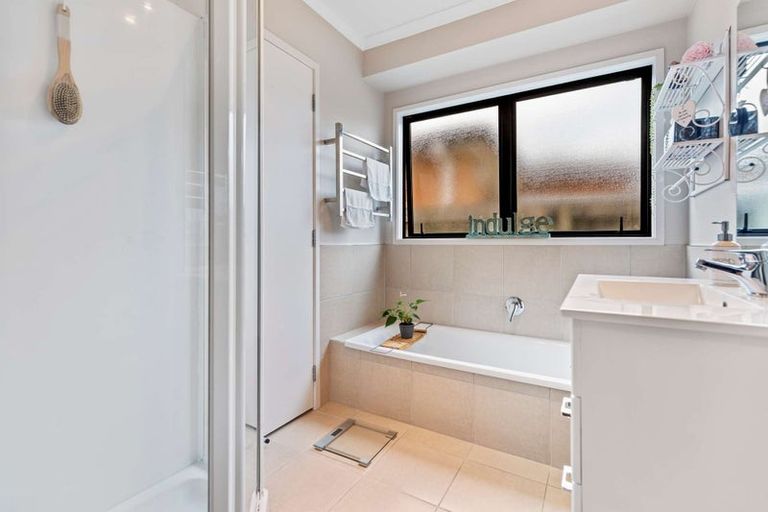 Photo of property in 64 Martyn Street, Waiuku, 2123