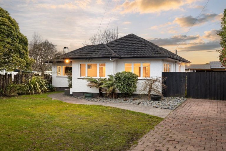 Photo of property in 26 Forest Lake Road, Forest Lake, Hamilton, 3200