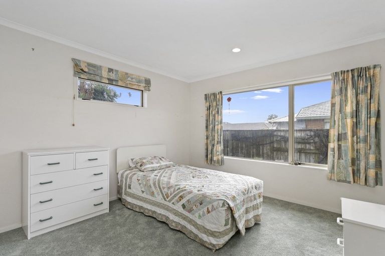 Photo of property in 22 Waiwherowhero Drive, St Andrews, Hamilton, 3200