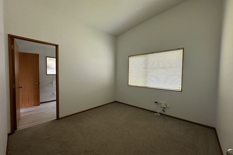 Photo of property in 1070 Beach Road, Torbay, Auckland, 0630