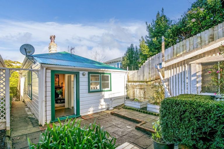 Photo of property in 220 Ohiro Road, Brooklyn, Wellington, 6021