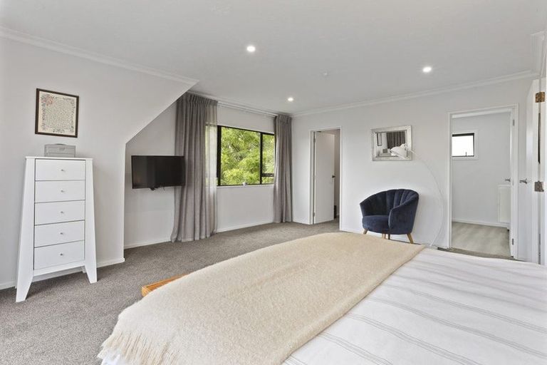 Photo of property in 10 Pyatt Place, Redwood, Christchurch, 8051