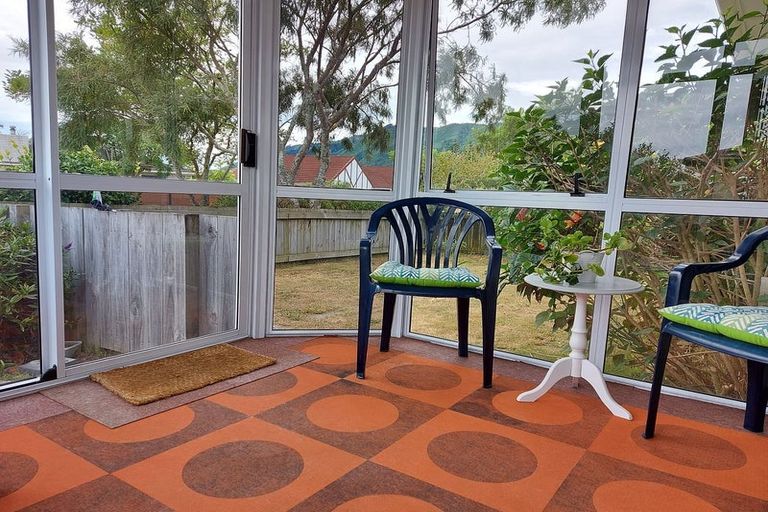 Photo of property in 18 Rewarewa Crescent, Waikanae, 5036