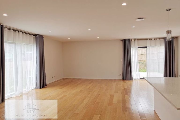 Photo of property in 98 Cardiff Road, Pakuranga, Auckland, 2010