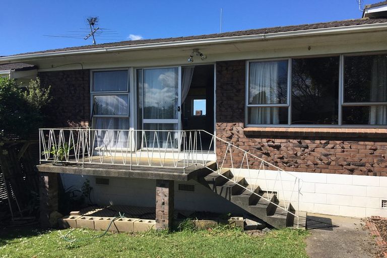 Photo of property in 3/2 Hinekohu Street, New Lynn, Auckland, 0600