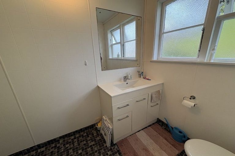 Photo of property in 92 Kowhai Street, Naenae, Lower Hutt, 5011