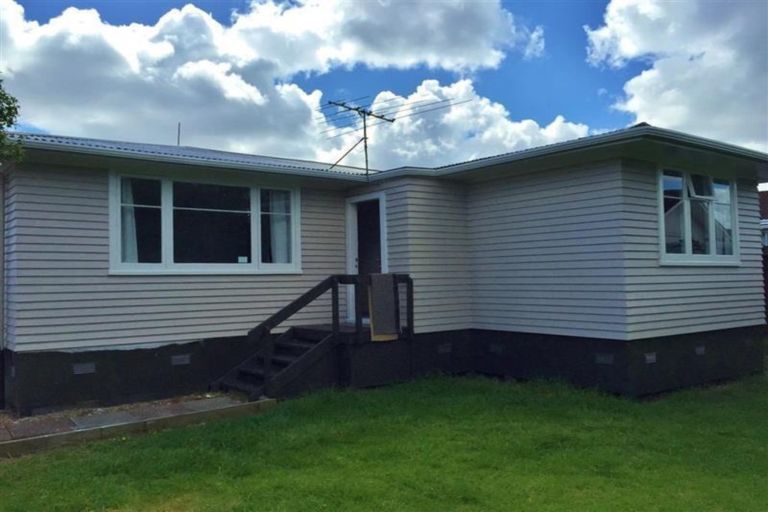 Photo of property in 72 Mckenzie Road, Mangere Bridge, Auckland, 2022