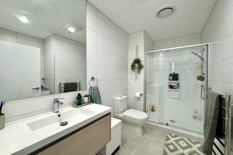 Photo of property in 14 Juniper Drive, Rosehill, Papakura, 2113
