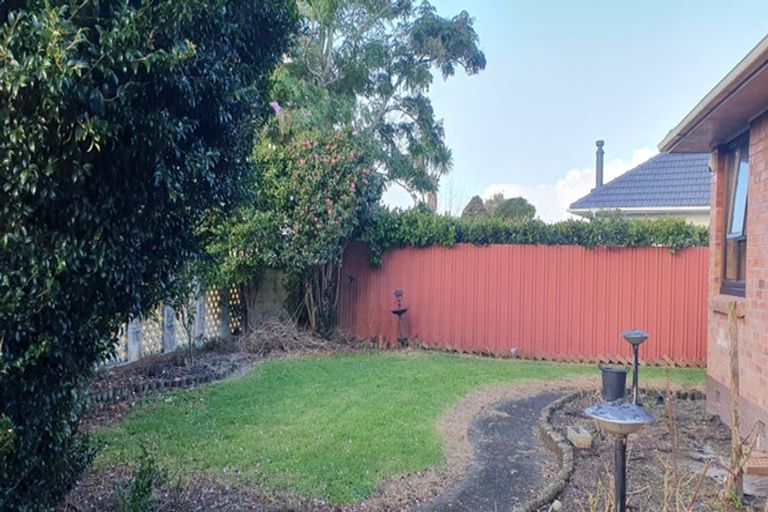 Photo of property in 20 Durham Street, Te Atatu Peninsula, Auckland, 0610