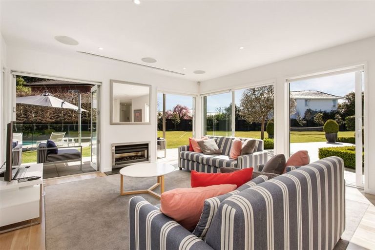 Photo of property in 15 Hamilton Avenue, Ilam, Christchurch, 8041