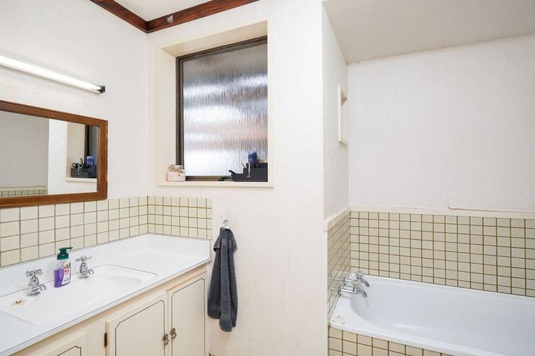 Photo of property in 89 Dalwharn Street, Wallacetown, 9816