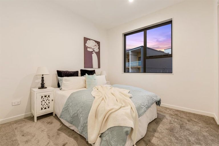 Photo of property in 16 Kuaha Road, Massey, Auckland, 0614