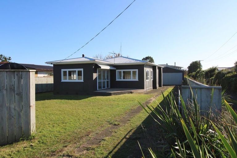 Photo of property in 464 South Road, Omata, New Plymouth, 4374