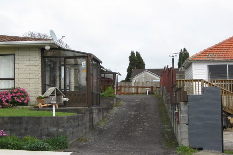 Photo of property in 2/2 Broadway, Waitara, 4320